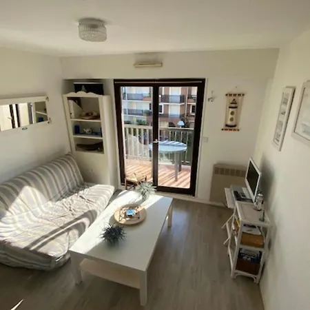 Апартаменты Beautiful Flat With Balcony Кабур